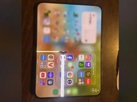 Chủ iPhone Duo tố bị từ chối bảo hành dù máy hỏng màn hình chỉ sau 3 giờ