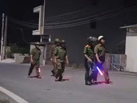Công an tuần tra,  kiểm tra hành chính lúc 1 giờ sáng