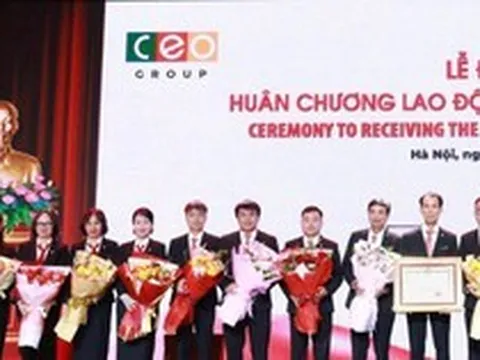 Tập đoàn CEO đón nhận Huân chương Lao động hạng Nhất