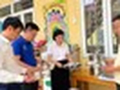 Vụ nhiều học sinh ở Thái Nguyên bất thường về sức khỏe: Cấp lại nước uống cho học sinh
