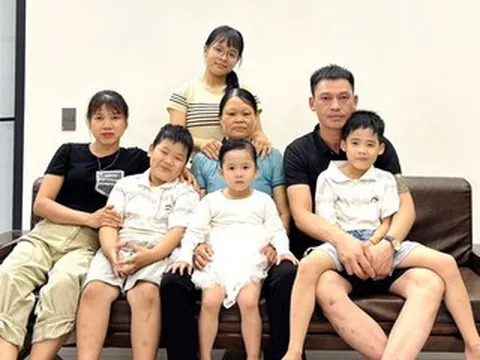 Từng ngăn cản bố tái hôn, 19 năm sau con gái thương mẹ kế như mẹ ruột