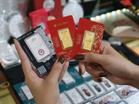 Giá vàng bạc giảm mãi, nhà đầu tư lỗ nặng