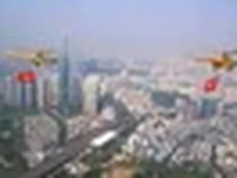 Bầu trời Việt Nam dồn dập đón những tin vui