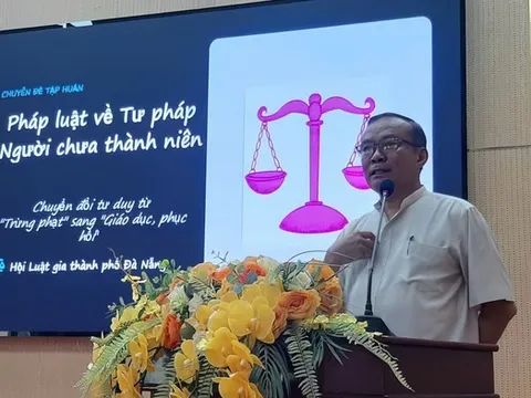 Đà Nẵng: Cả làng cùng đỡ một đứa trẻ lỡ bước đứng dậy