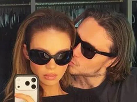 Brooklyn Beckham đáp trả