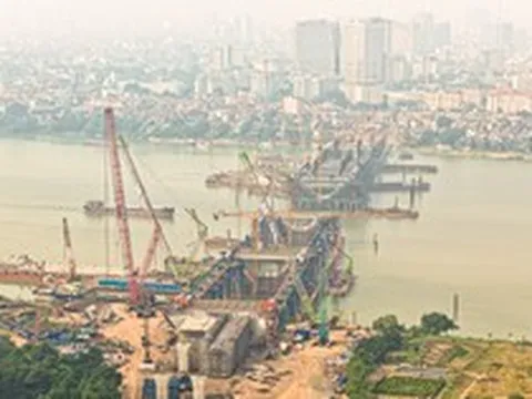 Cận cảnh đại công trường cầu gần 16.000 tỷ đồng qua sông Hồng sau một năm