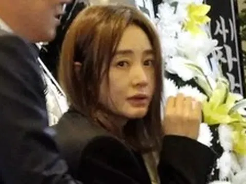 Cả showbiz Hàn đau buồn