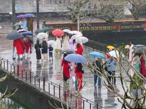 Huế làm gì để ngành du lịch “sống chung” với… mưa?